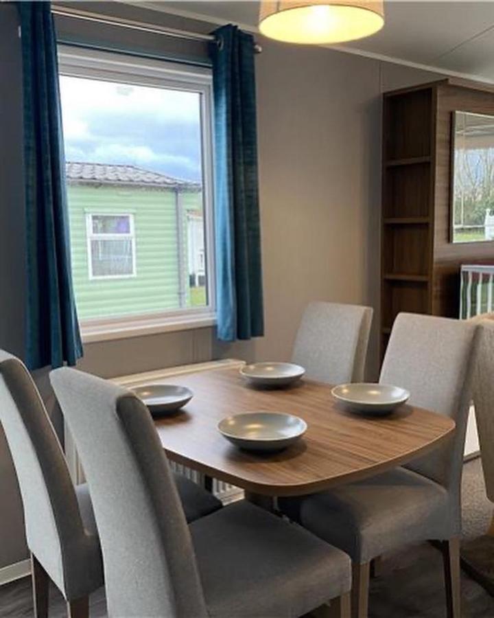 6 Berth Comfy Homely Caravan, Dog Friendly Belton with Browston Dış mekan fotoğraf